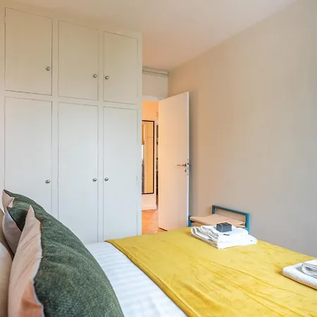 Luxury Flat For 6 People With Balcony - Near Metro *