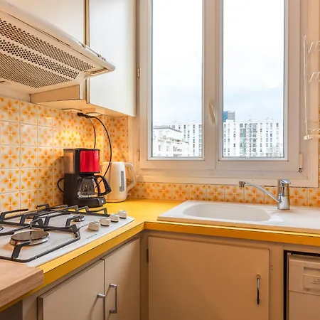 Luxury Flat For 6 People With Balcony - Near Metro *