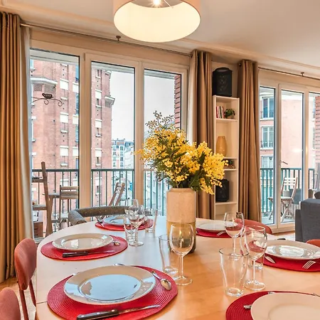 Luxury Flat For 6 People With Balcony - Near Metro *